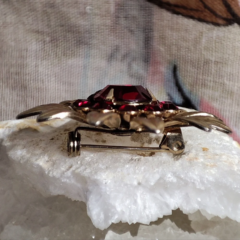 Dark Deep Red Prong Set Faceted Brooch Gold Tone Vintage Flower Pin